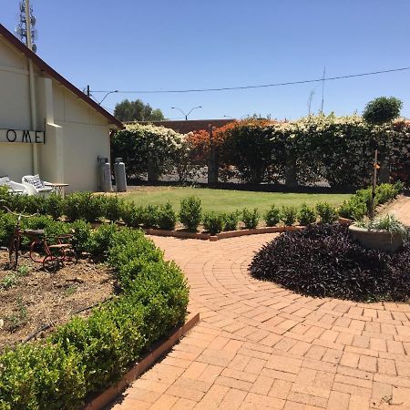 Club Boutique Hotel Cunnamulla Bagian luar foto